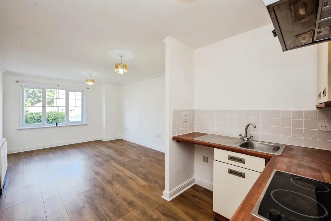 Flat Edith Mills Close in Neath