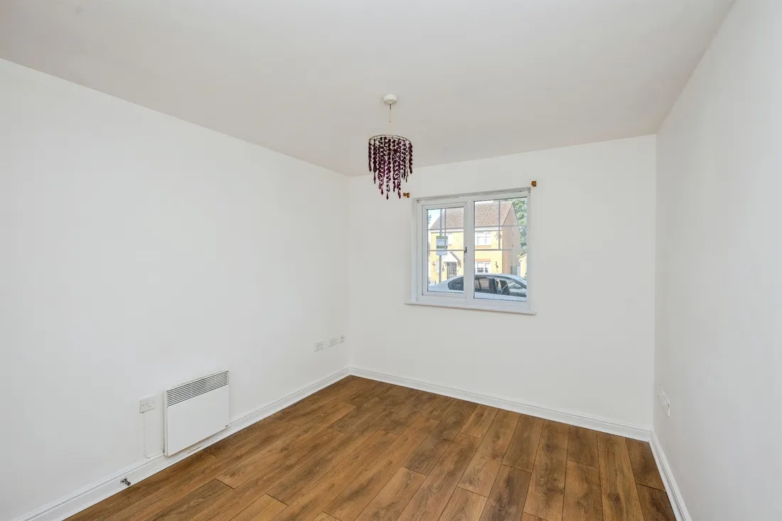 Flat Edith Mills Close in Neath