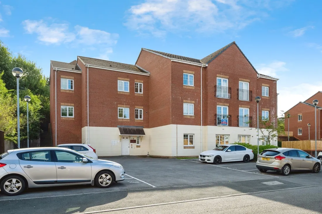 Flat Edith Mills Close in Neath