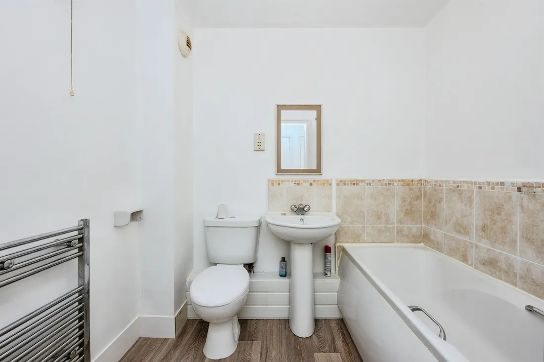 Flat Edith Mills Close in Neath