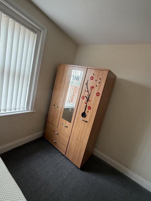 Room Strathmore Crescent in Newcastle upon Tyne