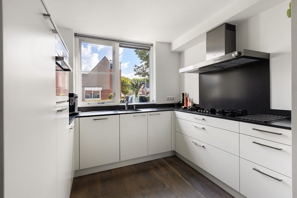 Tussenwoning te koop: Lange Voren 98, Barneveld