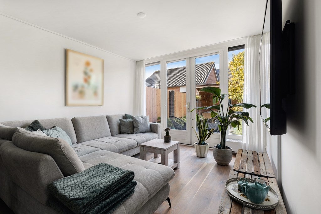 Tussenwoning te koop: Lange Voren 98, Barneveld