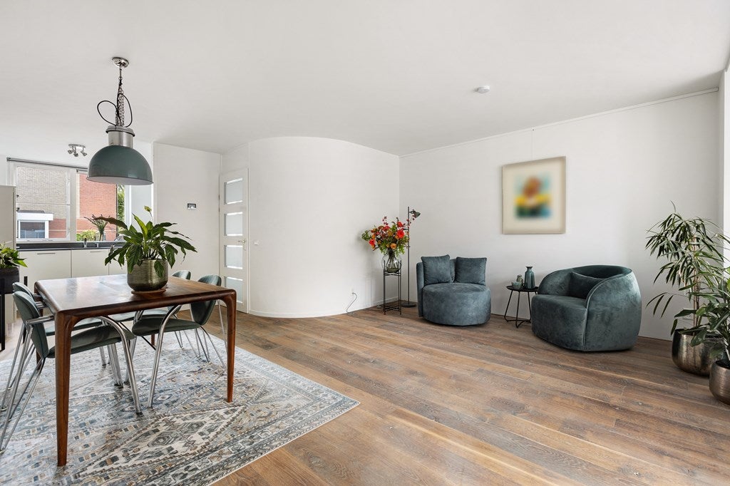 Tussenwoning te koop: Lange Voren 98, Barneveld