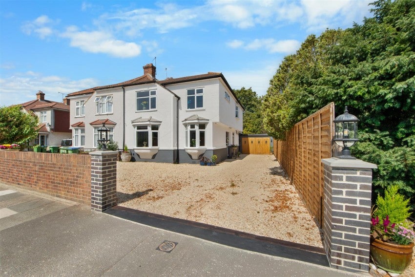 House Palmar Crescent in Greater London