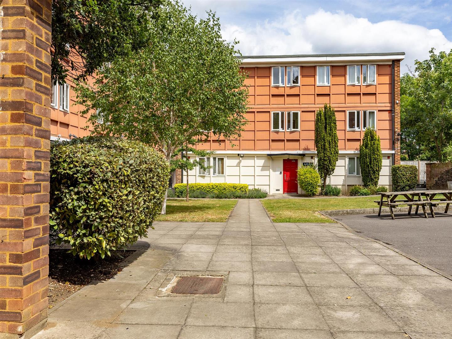 Room Flodden Road in Greater London