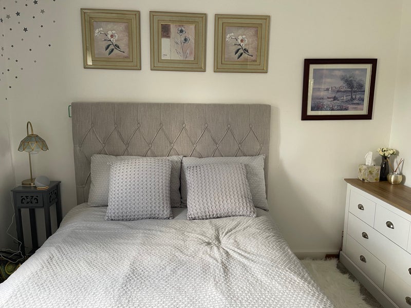 Room Cornwell Avenue in Crawley