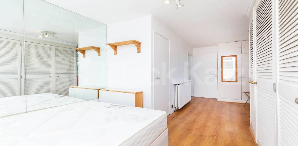 Flat Iverson Road in Greater London