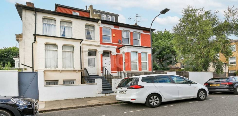 Flat Iverson Road in Greater London
