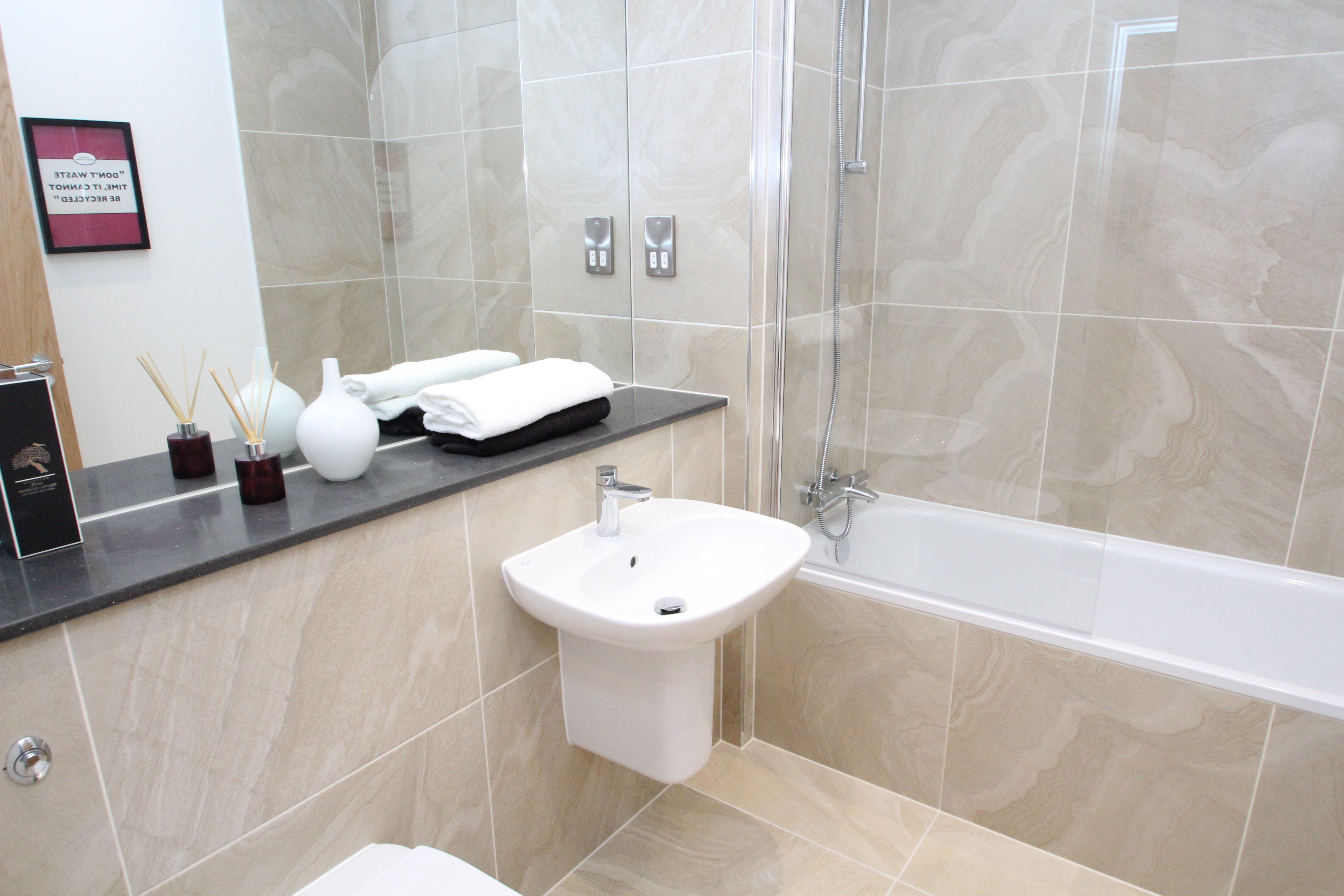 Flat Lansdowne Road in Greater London