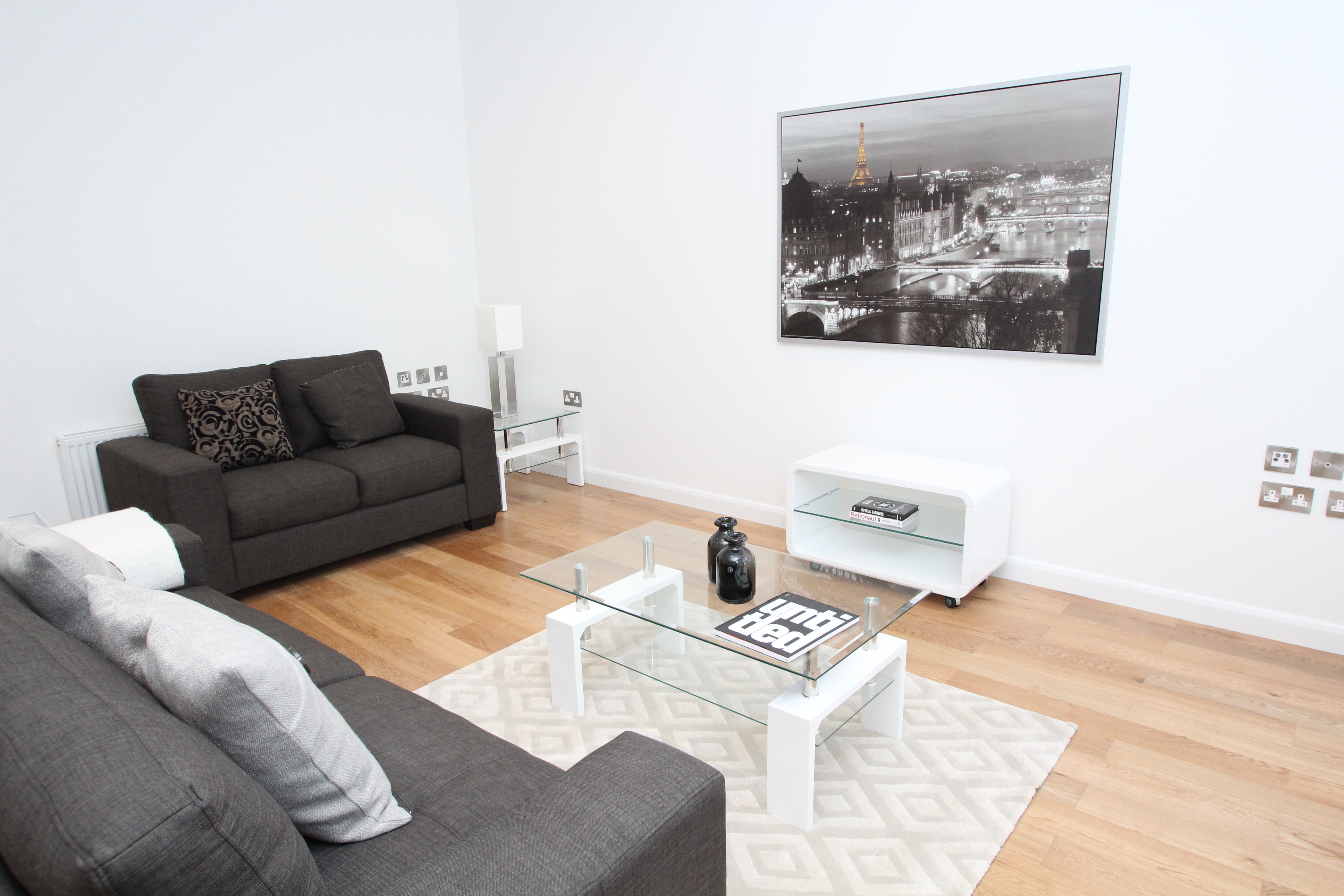Flat Lansdowne Road in Greater London