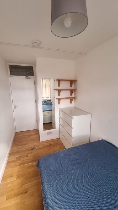 Room Murfett Close in Greater London