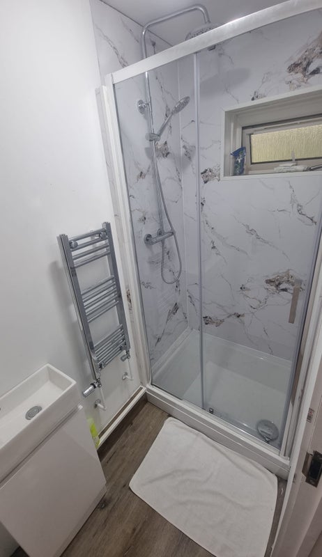 Room Murfett Close in Greater London