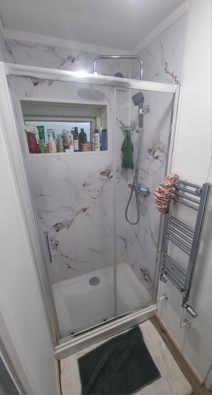 Room Murfett Close in Greater London