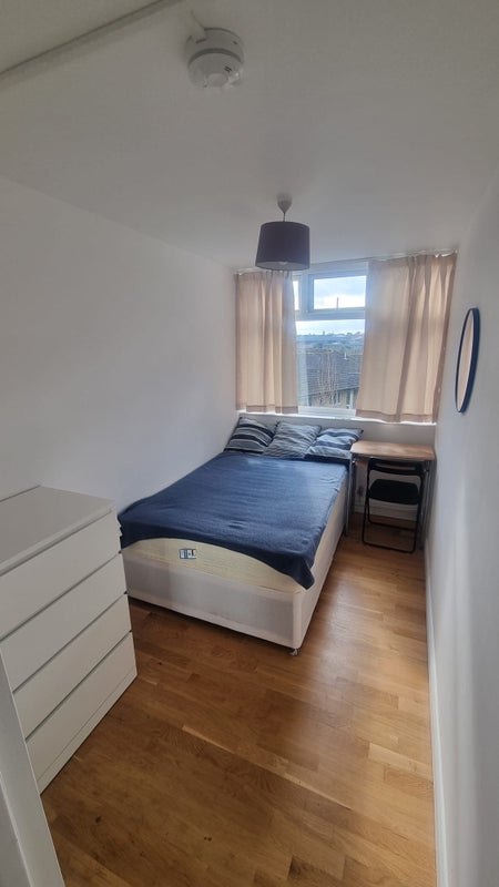 Room Murfett Close in Greater London