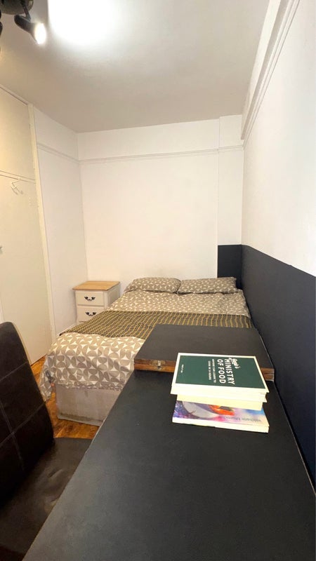 Room Alderney Street in City of Westminster