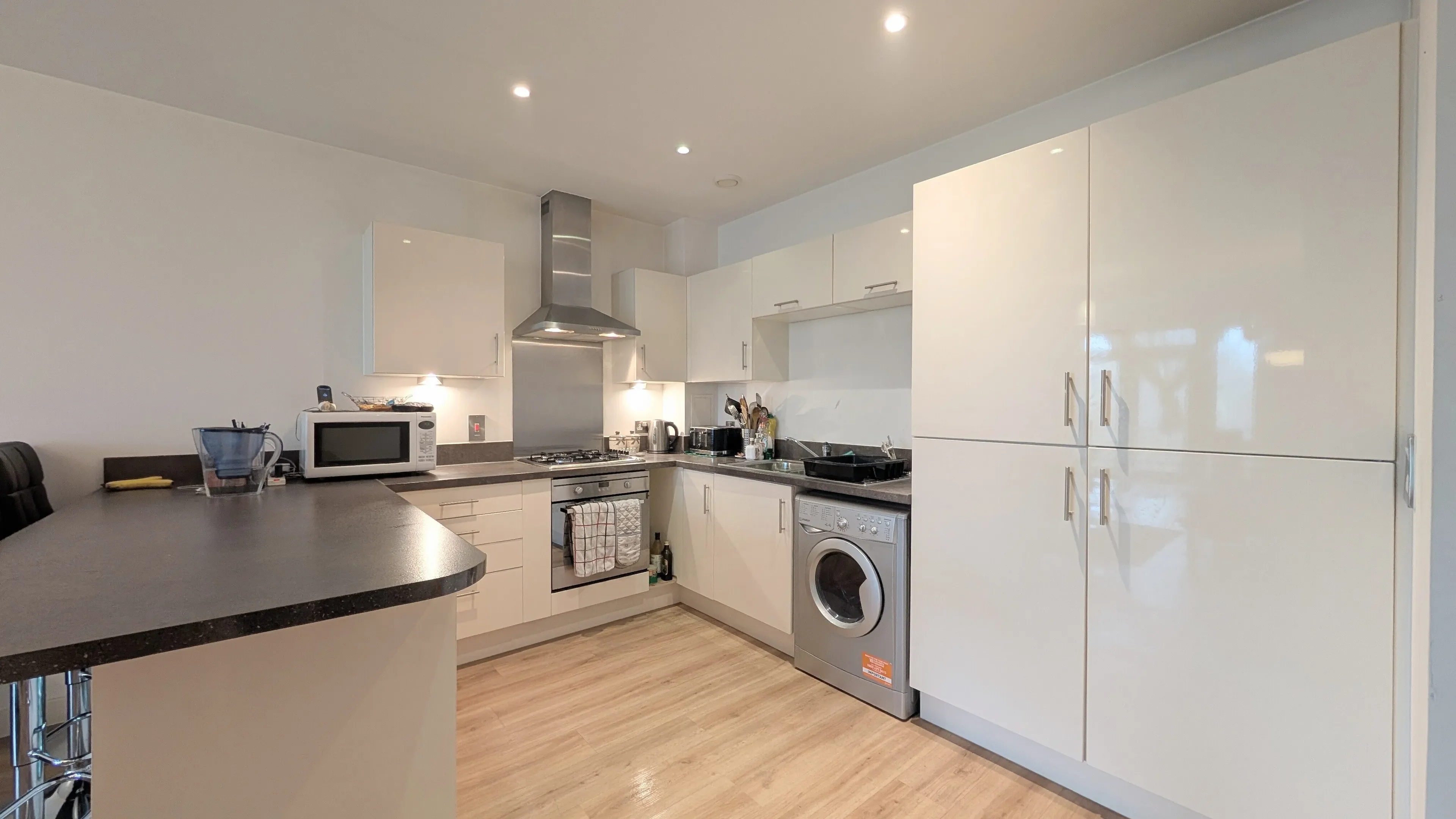 Flat Tentelow Lane in Greater London