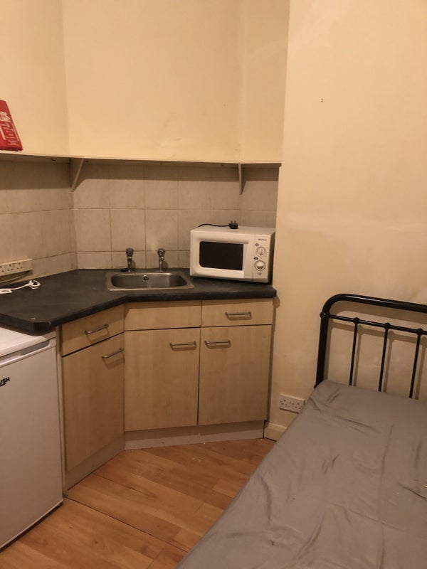 Room Rutland Park in Greater London