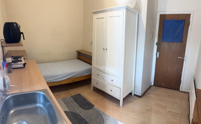 Room Rutland Park in Greater London