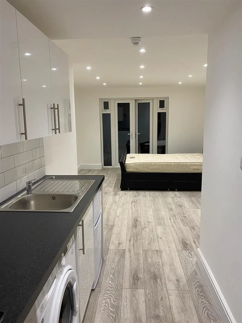 Flat Lancaster Road in Greater London
