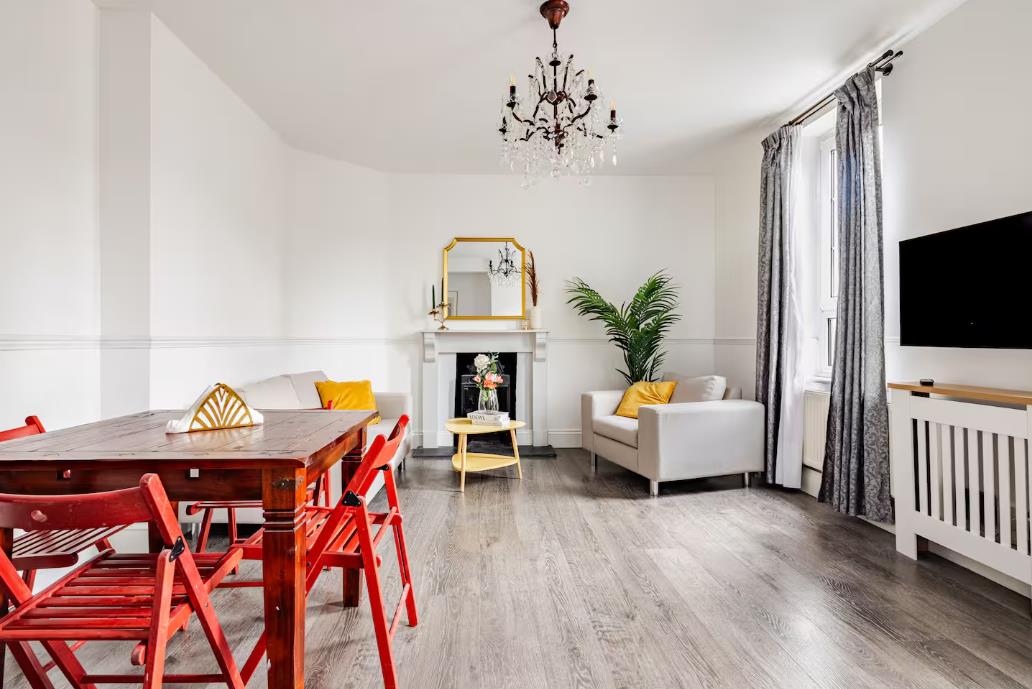 Flat Dellow Street in Greater London