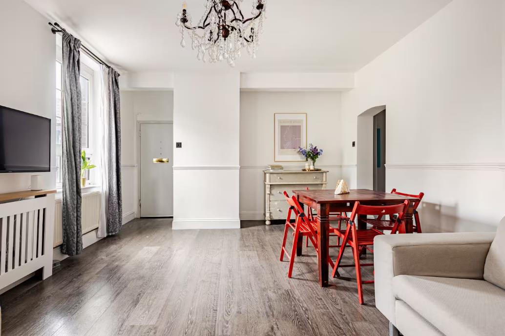 Flat Dellow Street in Greater London