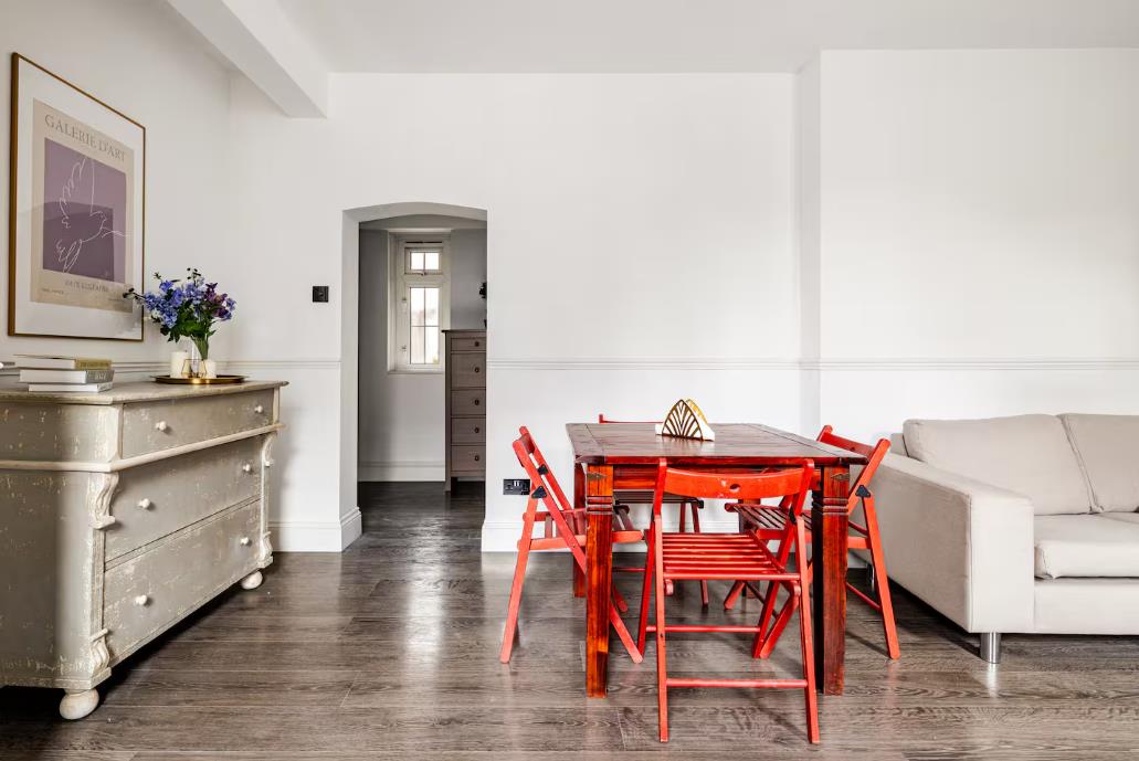 Flat Dellow Street in Greater London