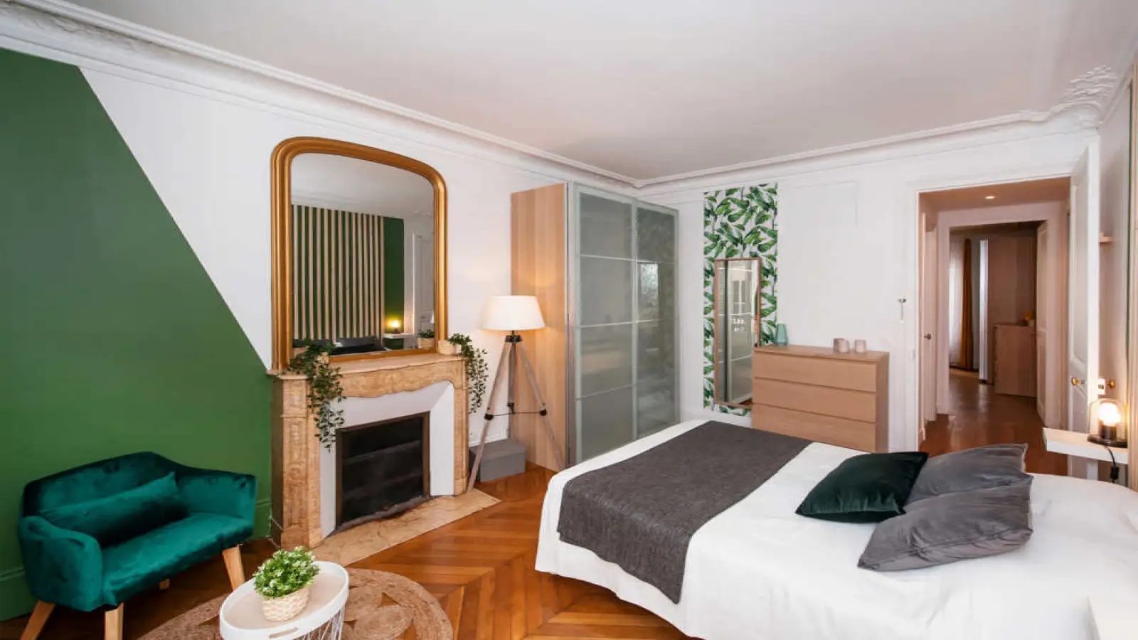 Flat Rue Louise-Émilie de La Tour d'Auvergne in Paris