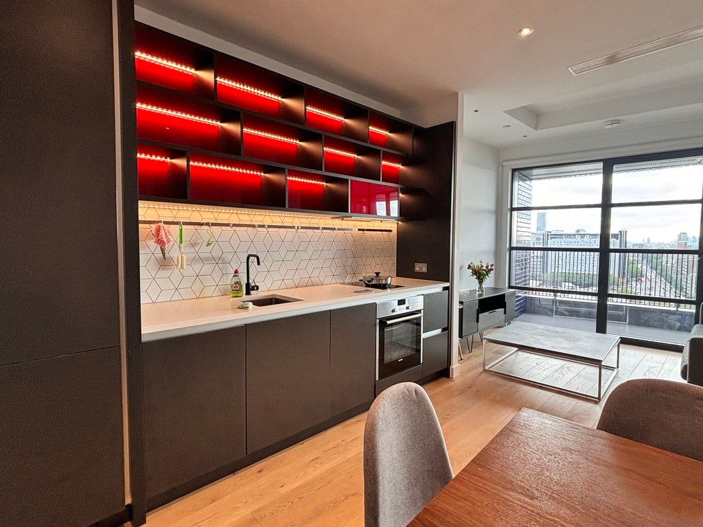 Flat Lookout Lane in Greater London