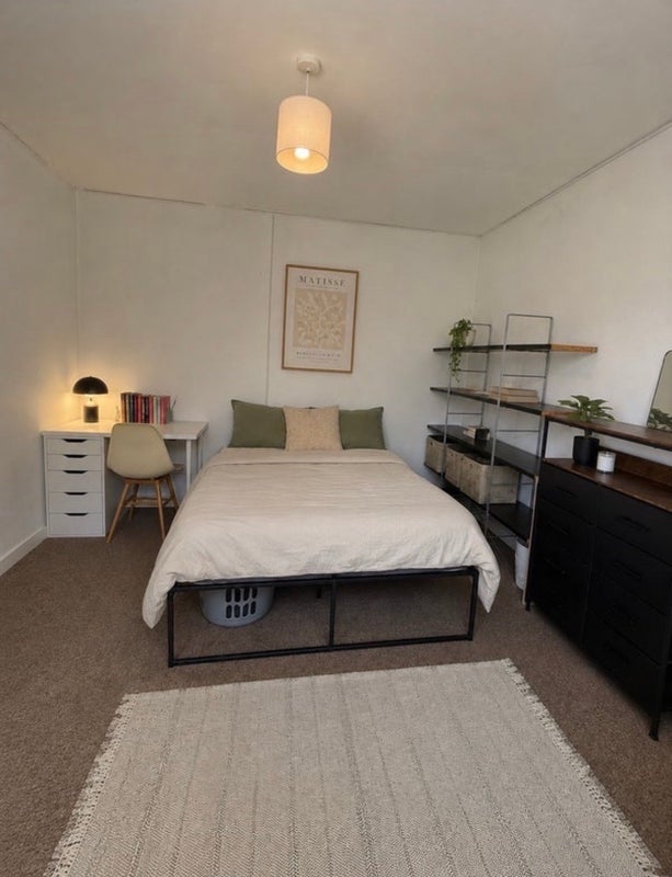 Room Okehampton Close in Greater London