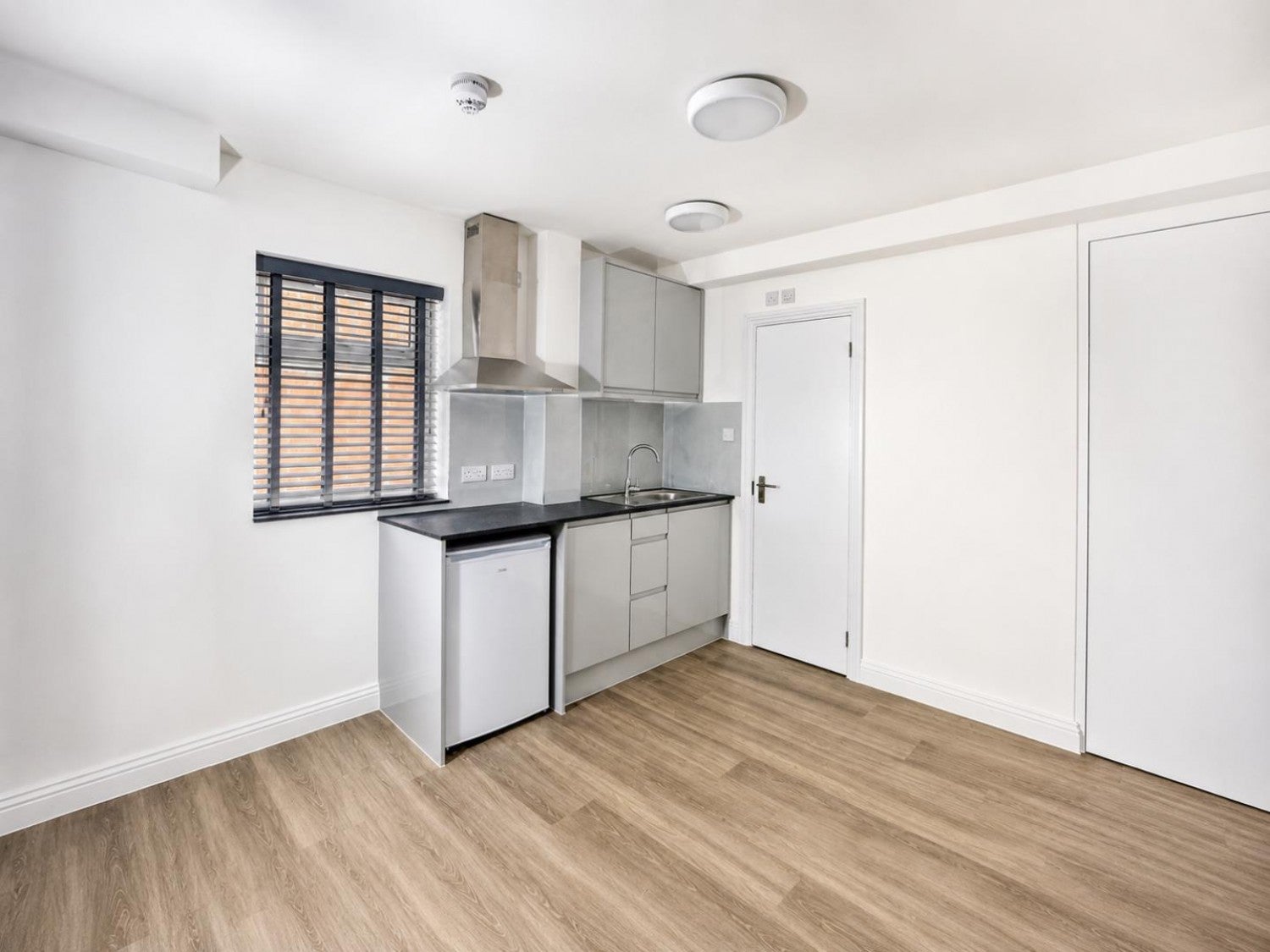 Flat Stag Lane in Greater London