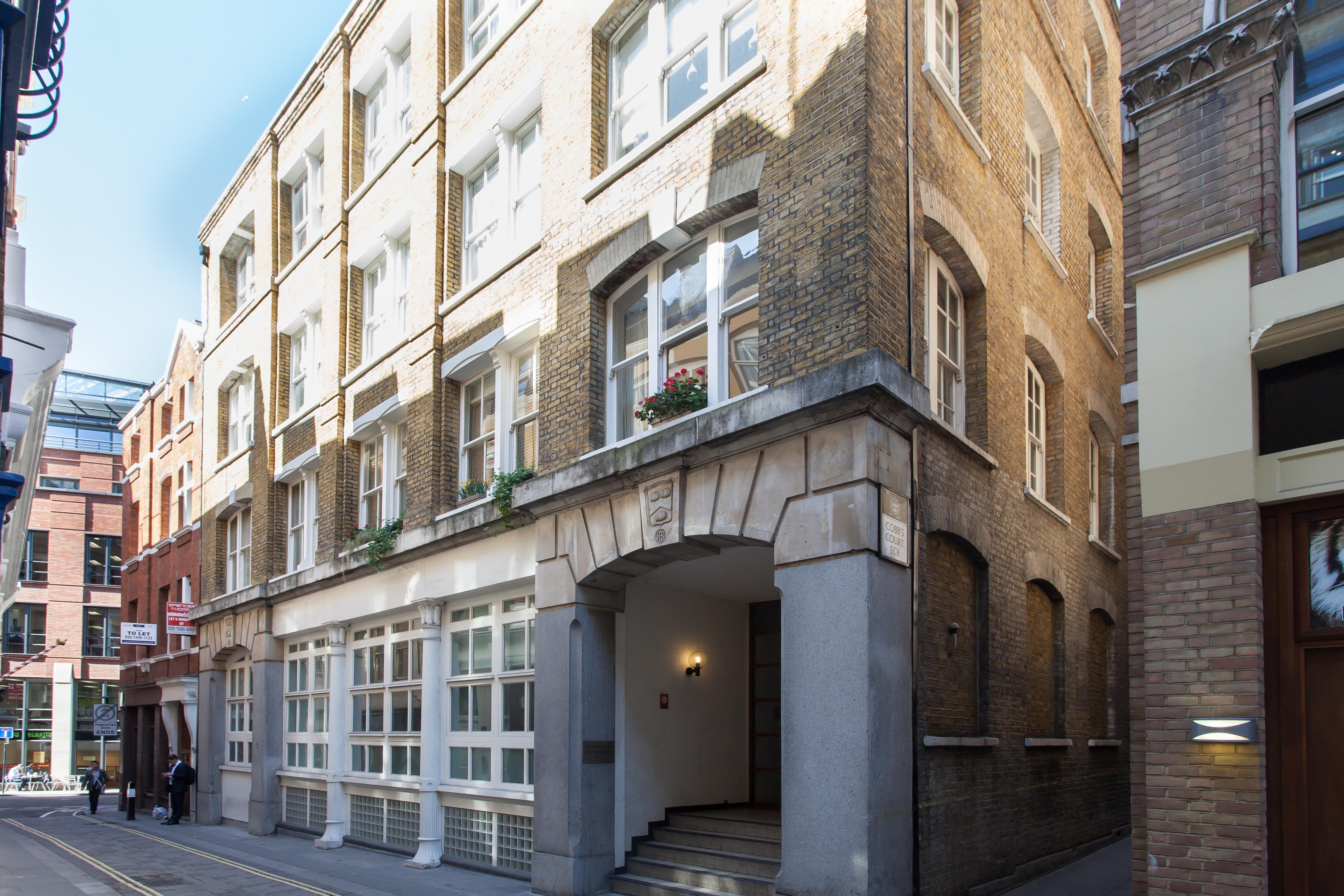 Flat Carter Lane in City of London