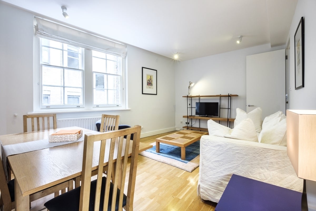 Flat Carter Lane in City of London