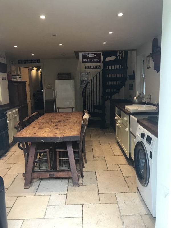 Room Cotham Road in Bristol