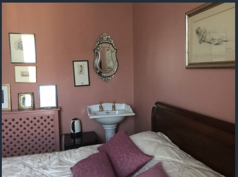 Room Cotham Road in Bristol