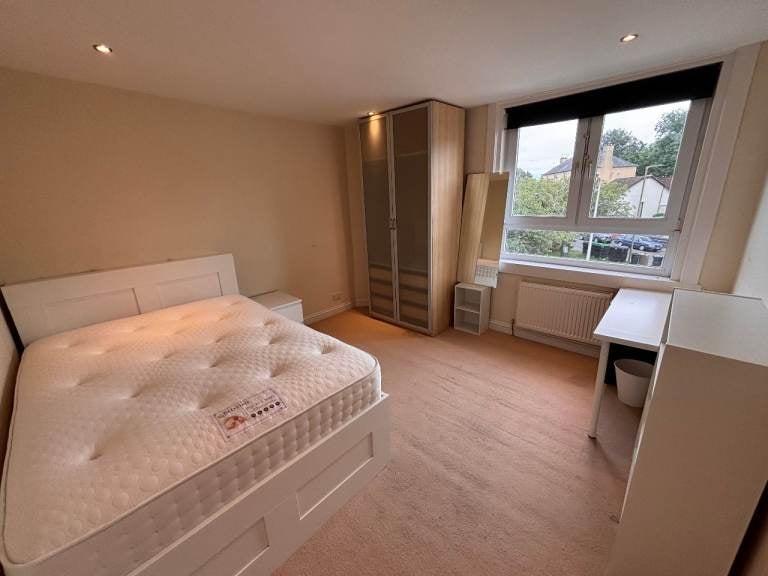 Flat Prestonfield Road in City of Edinburgh