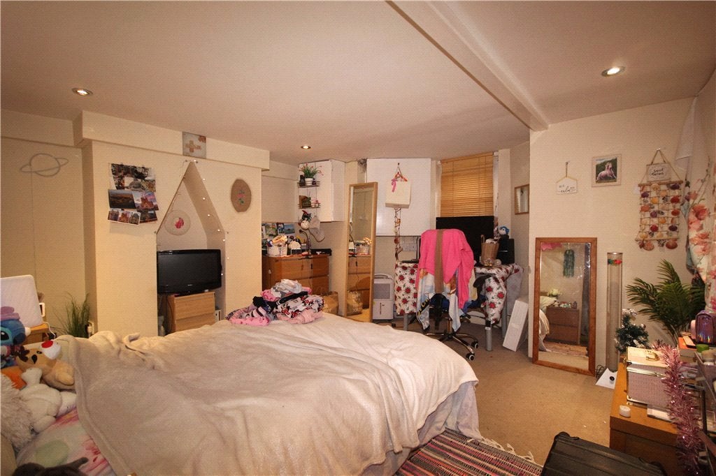 Room Guildford Park Road in Guildford