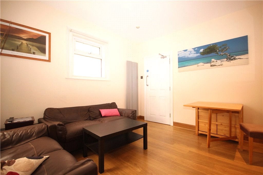 Room Guildford Park Road in Guildford