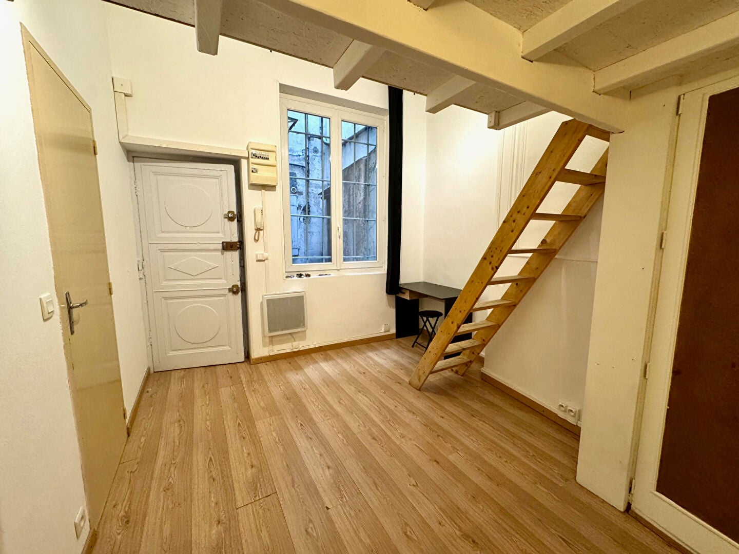 Appartement Rue de la Maison Carrée à Nîmes