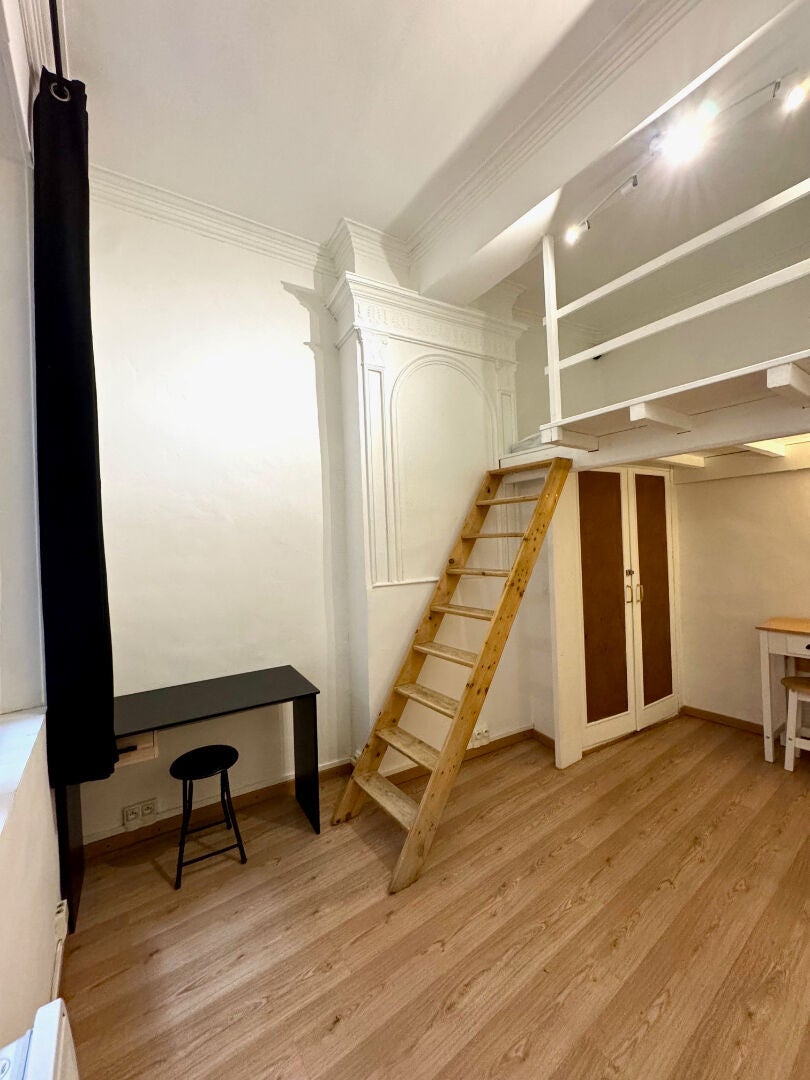 Appartement Rue de la Maison Carrée à Nîmes