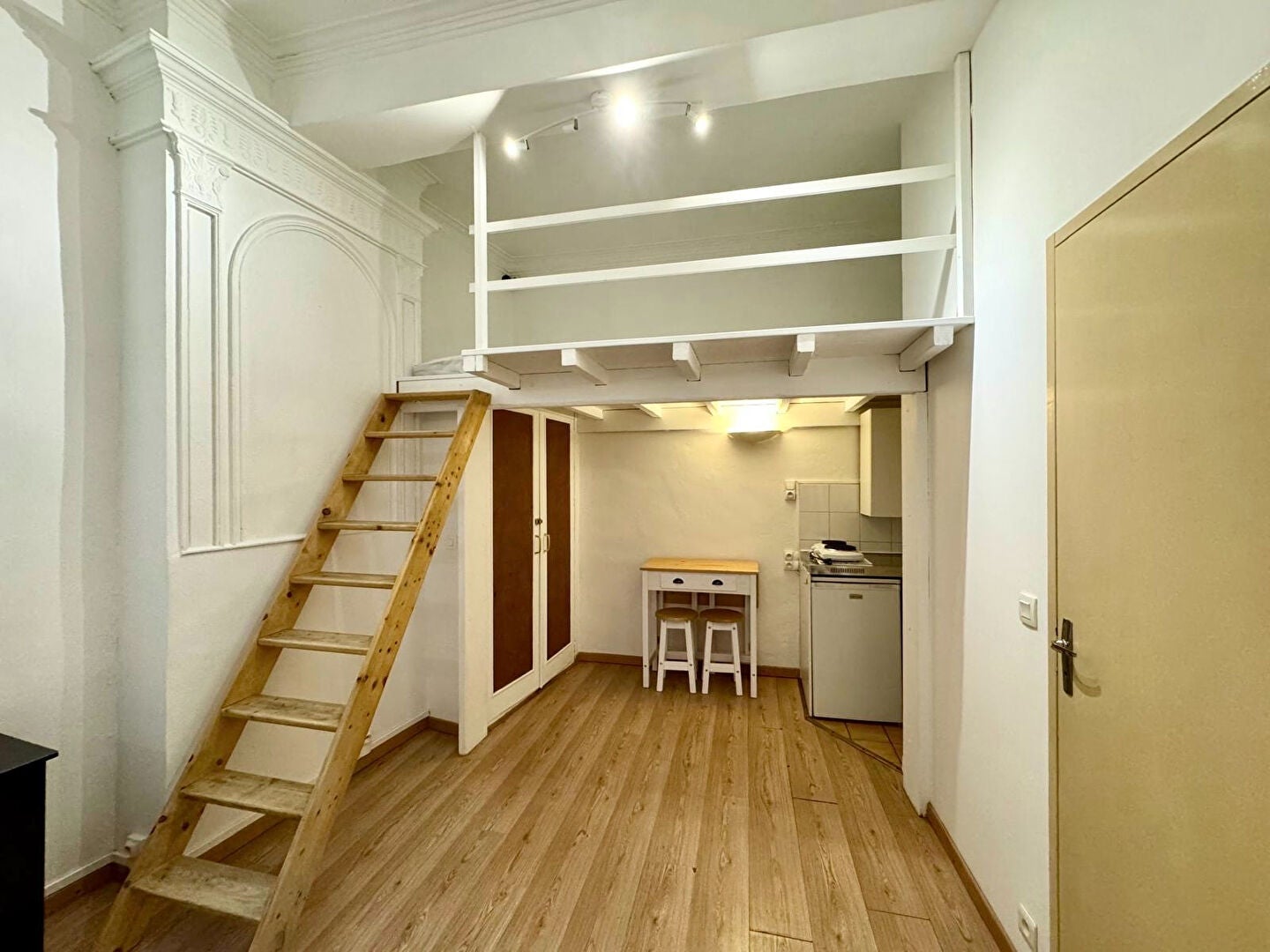 Flat Rue de la Maison Carrée in Nîmes