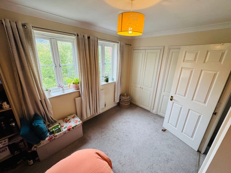 Room Bewley Street in Greater London
