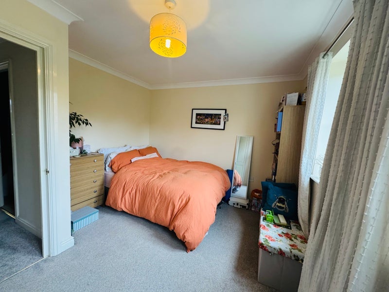 Room Bewley Street in Greater London