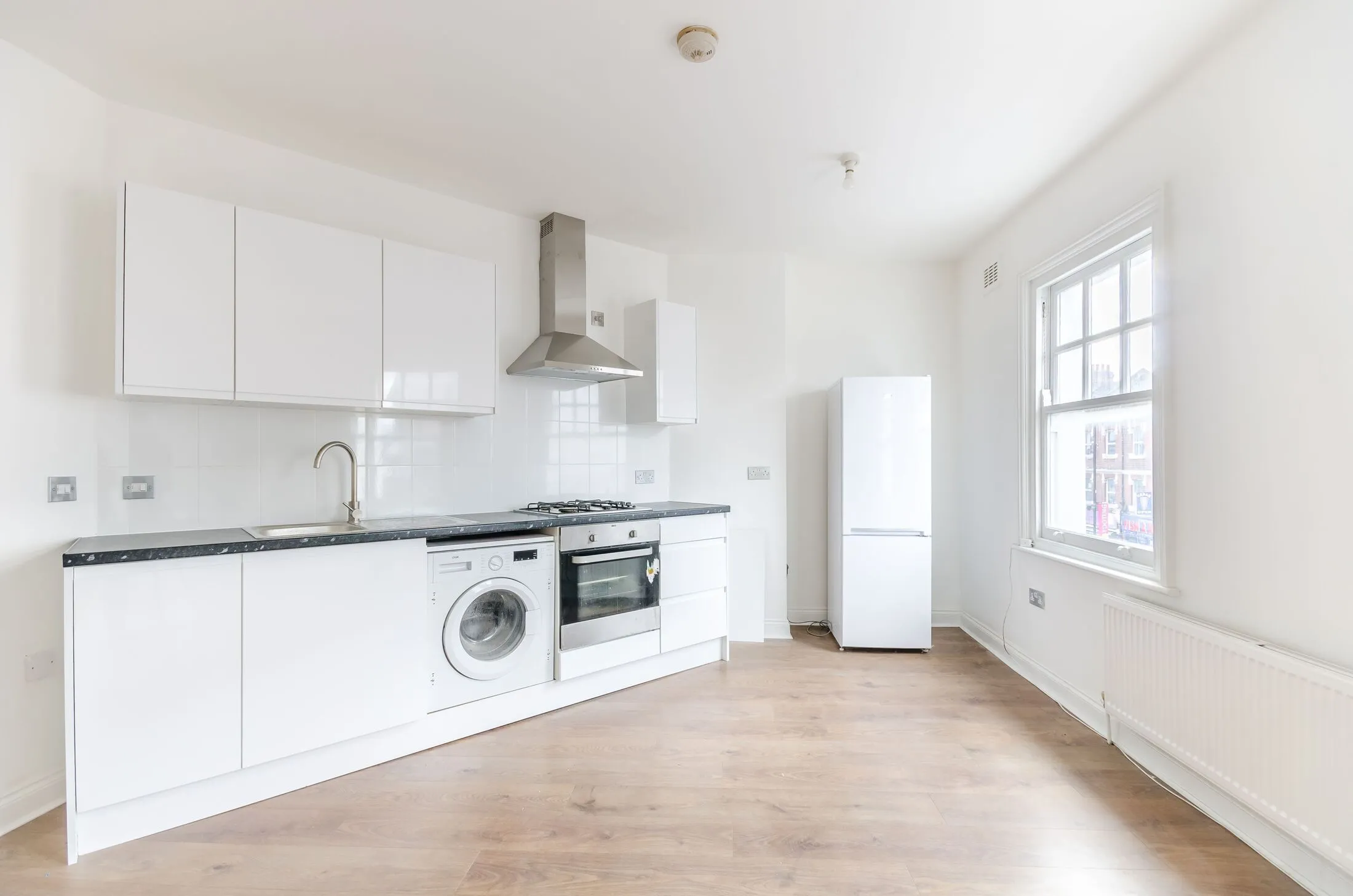 Flat Mitcham Road in Greater London