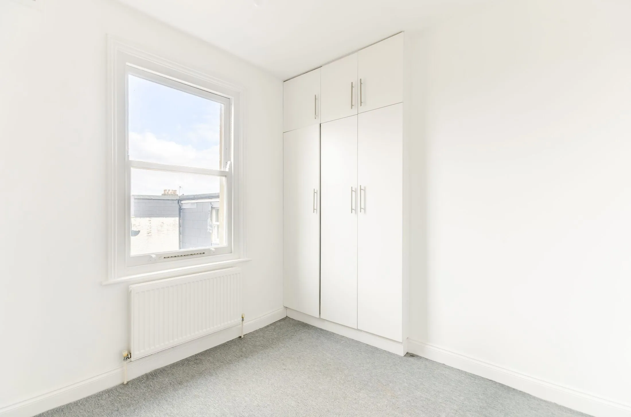 Flat Mitcham Road in Greater London