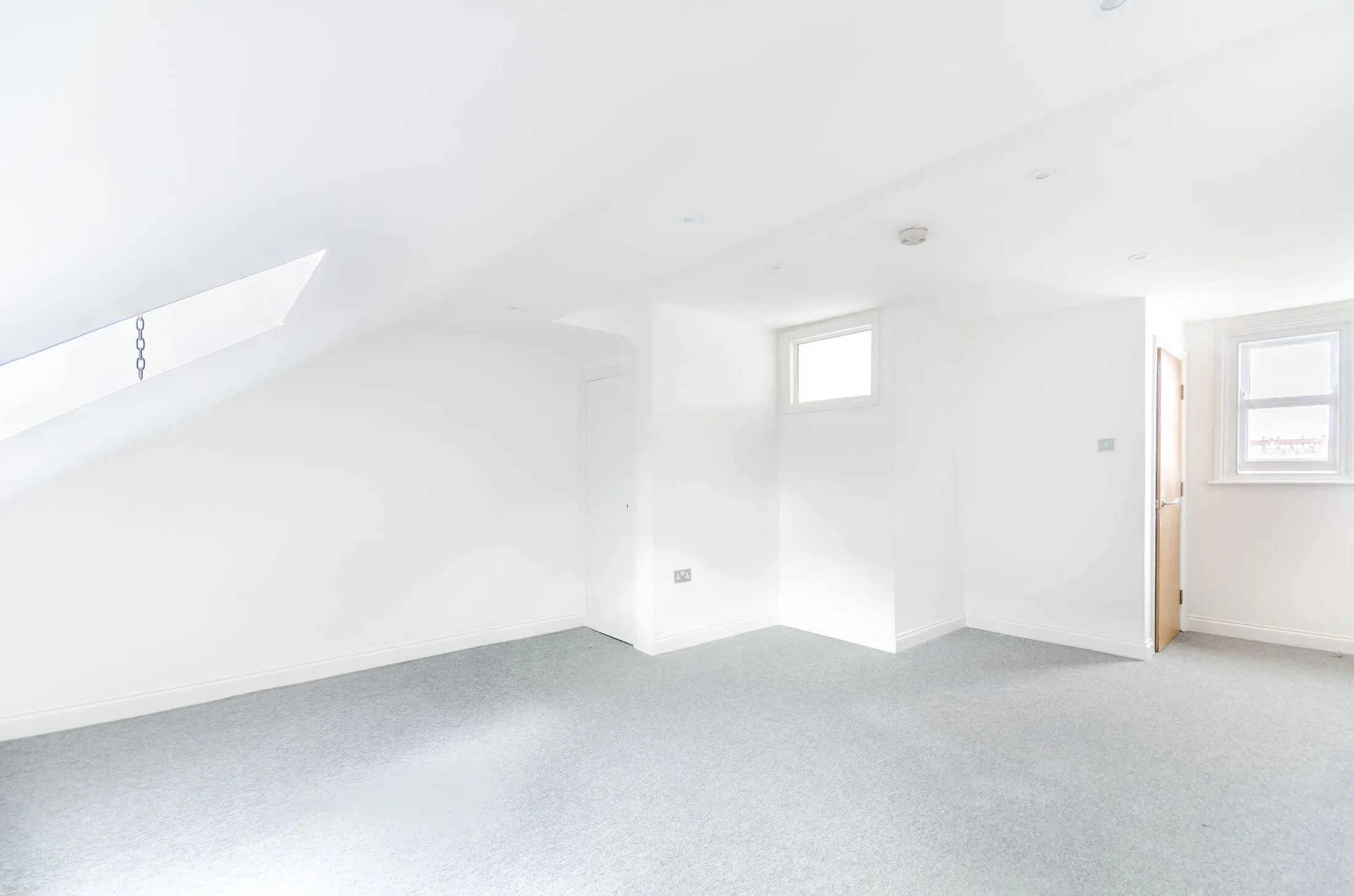 Flat Mitcham Road in Greater London