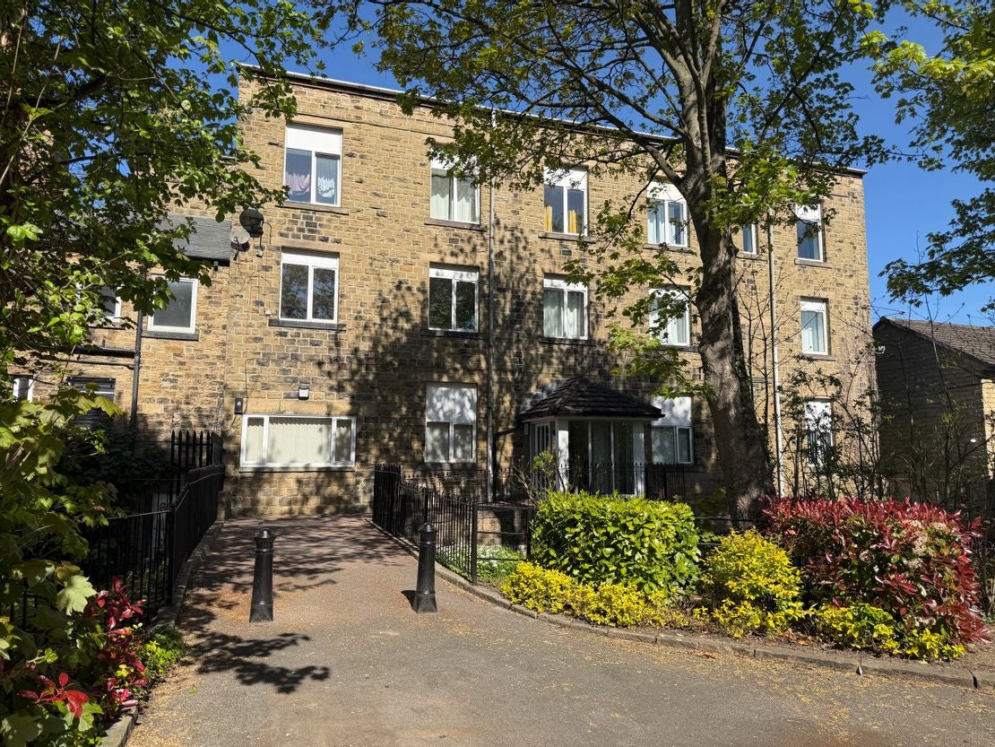 Flat Wakefield Road in Kirklees