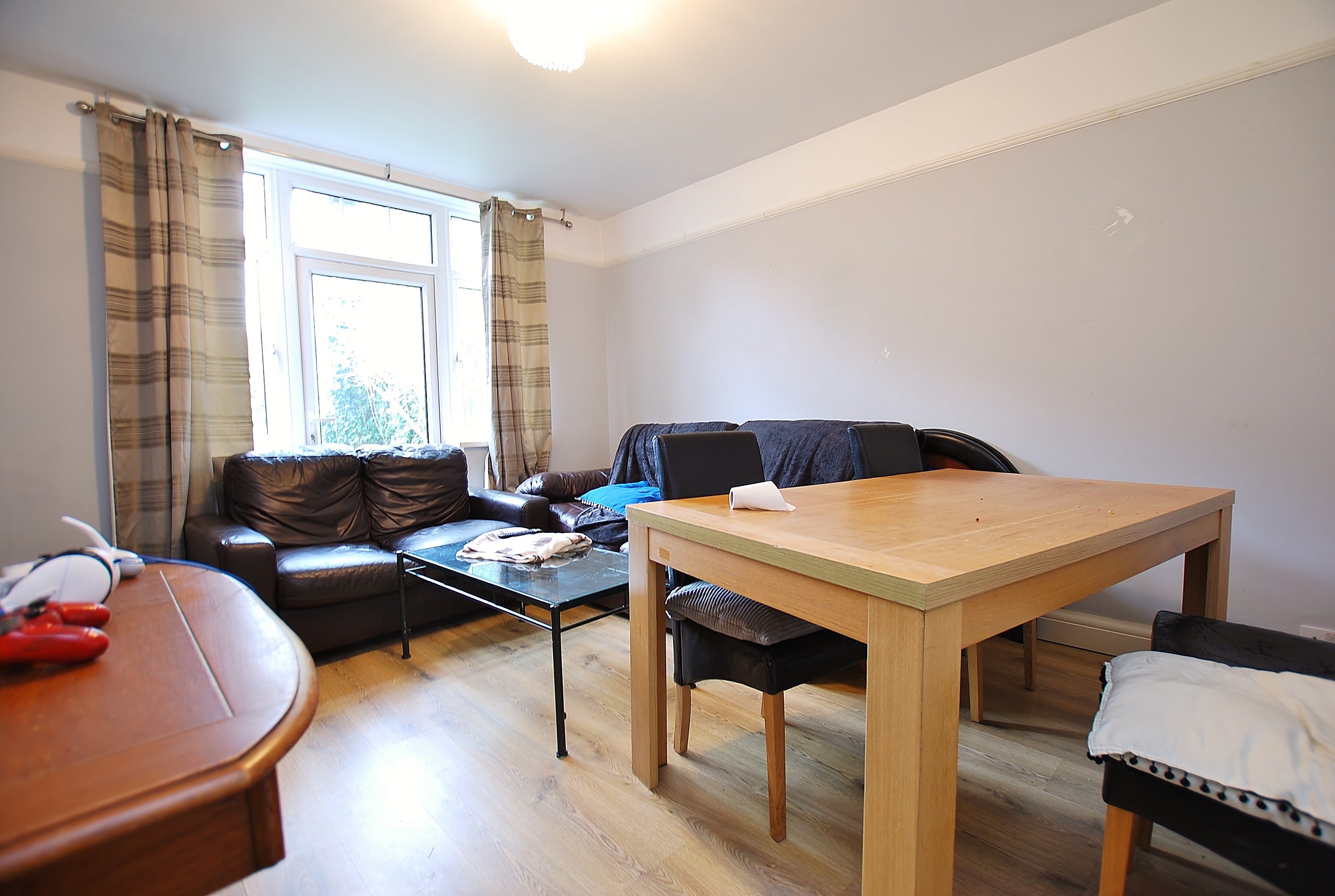 House Bridgehill Close in Guildford