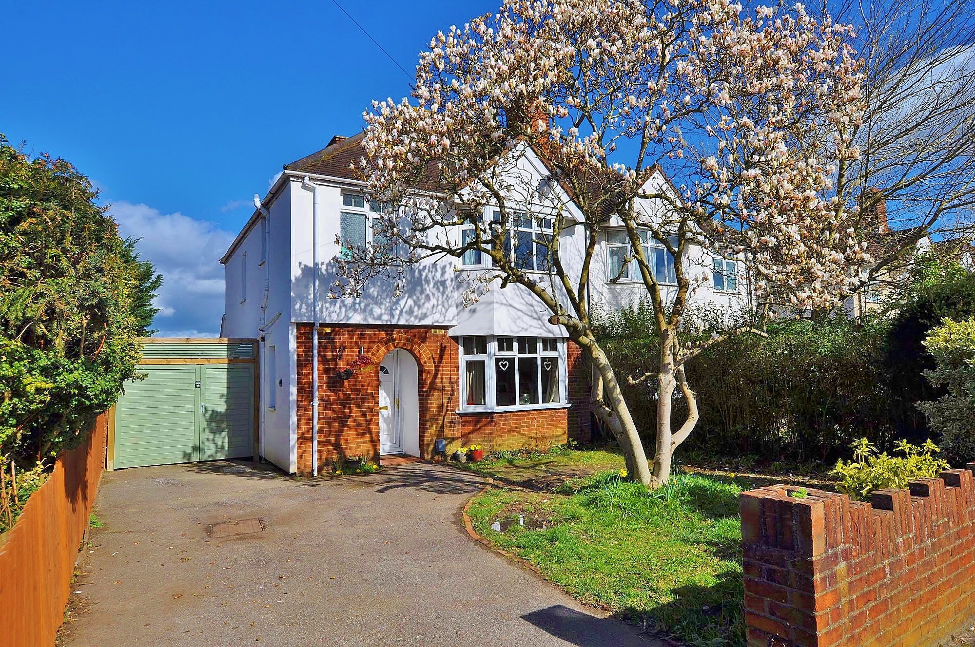 House Bridgehill Close in Guildford