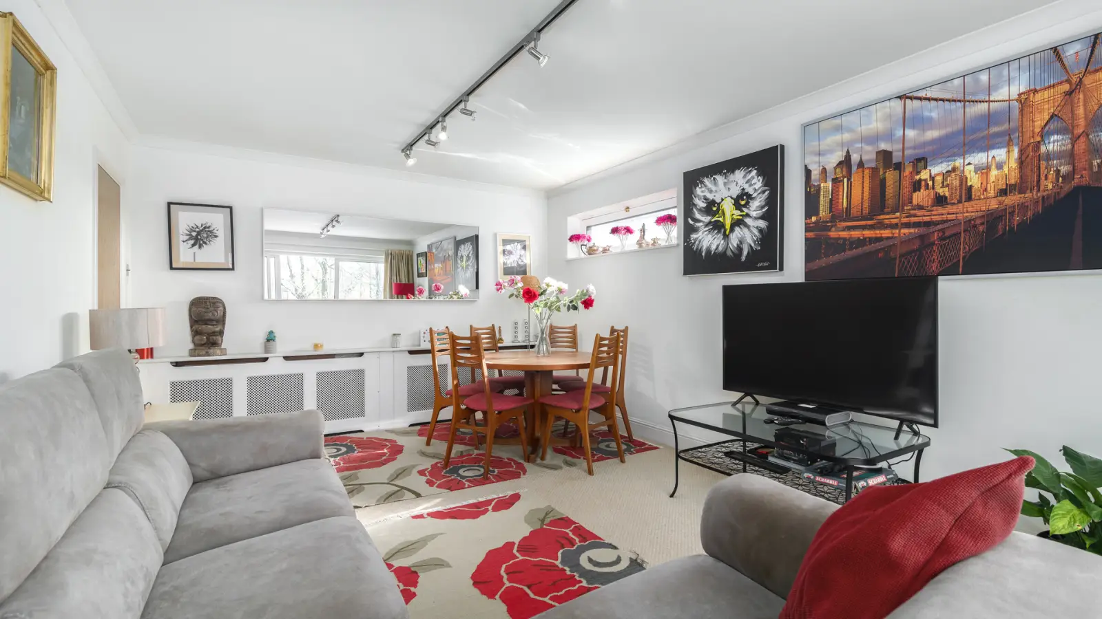 Flat Gowrie Road in Greater London